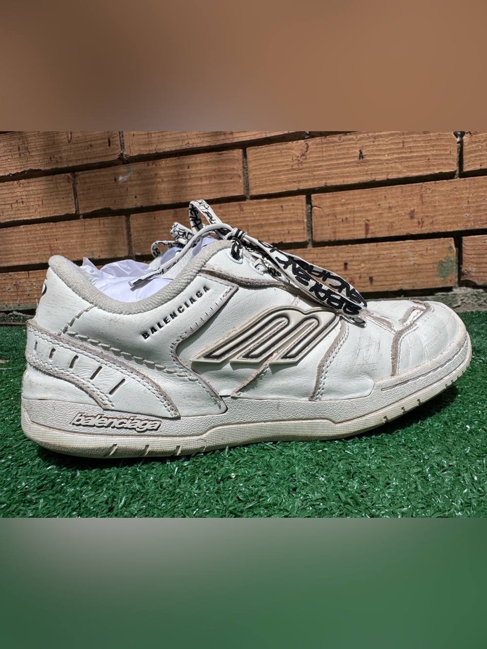 Balenciaga Hamptons Worn Out Sneaker White - Picture 2 of 11